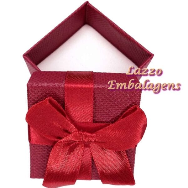 2910_caixinha_para_anel_5x5cm_vinha_fita_vinho_lazzo_embalagens-001