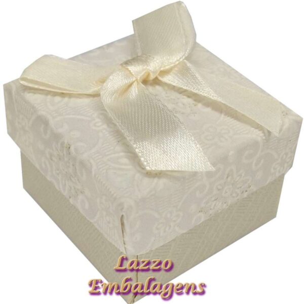 2934_caixinha_5x5cm_para_anel_floral_creme_lazzo_embalagens-001