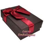 caixinhas_5x8cm_para_brinco_corrente_textura_vinho_fita_vinho