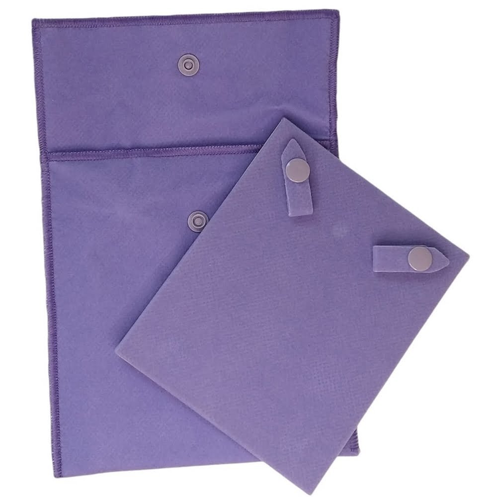 Envelope Veludo Medio Lilas para Colar Acompanha Cartela interna. Envelope em veludo com 1 botao. Medida do Envelope 14x16cm. Cartela revestida em veludo na frente com 2 botoes. Medida da Cartela 11x14cm.