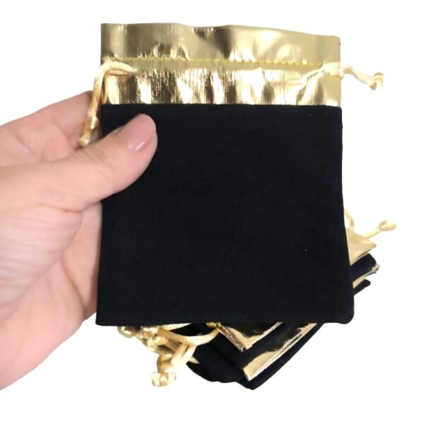 10 Sacos Veludo Preto com Dourado 9x12cm.22 (1)